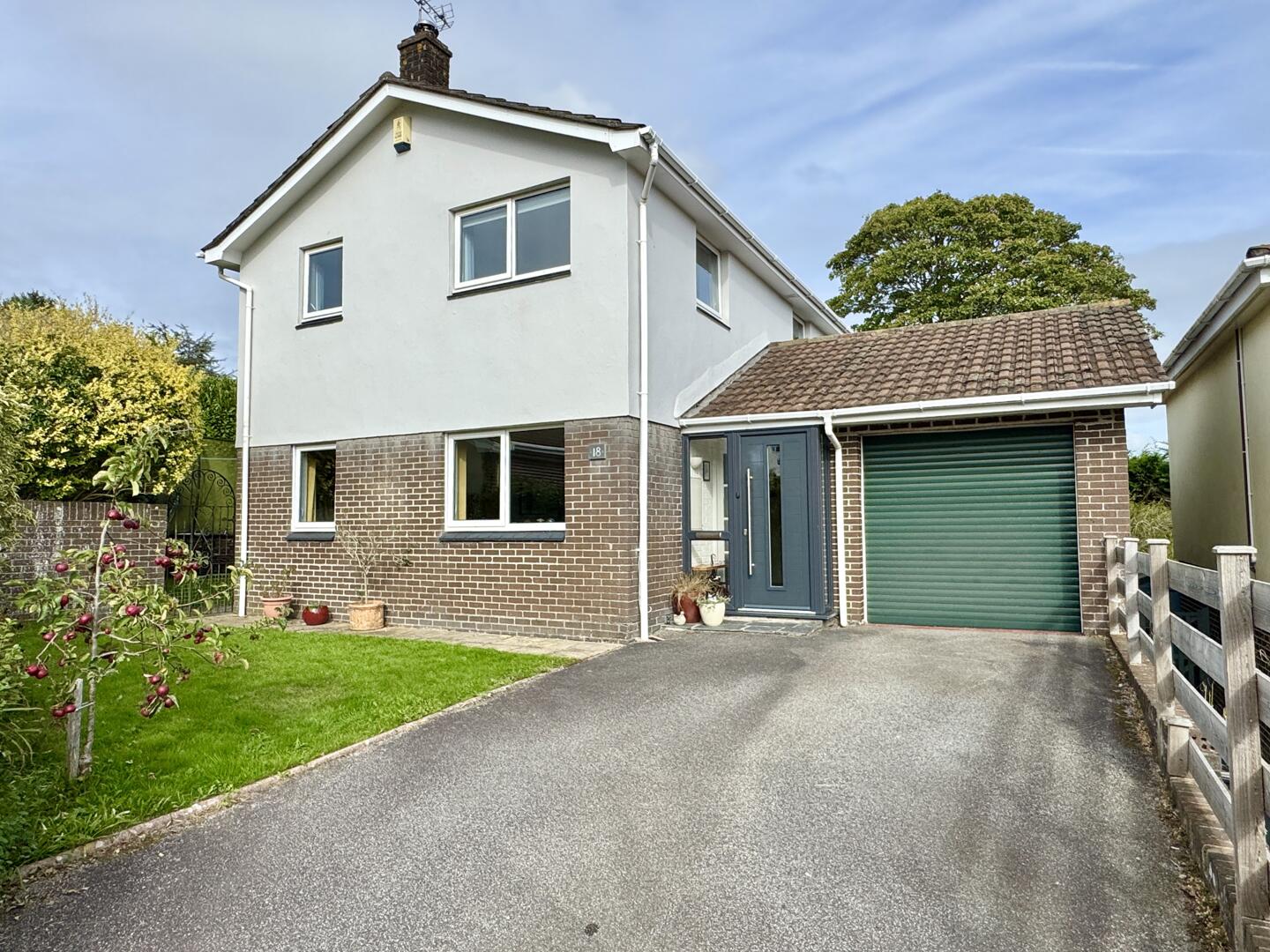 4 bed property in Cathedral View, Truro